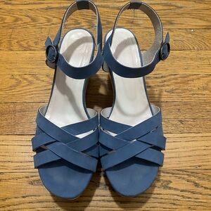 Coclico platform sandal size 8 / 38.5